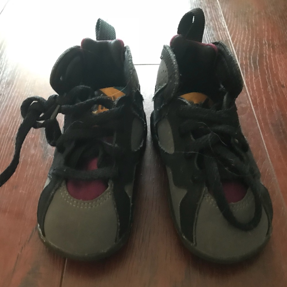 Jordan’s Nike. Toddler size 5. GUC